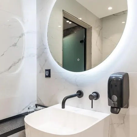 Lotus Luxury Hotell