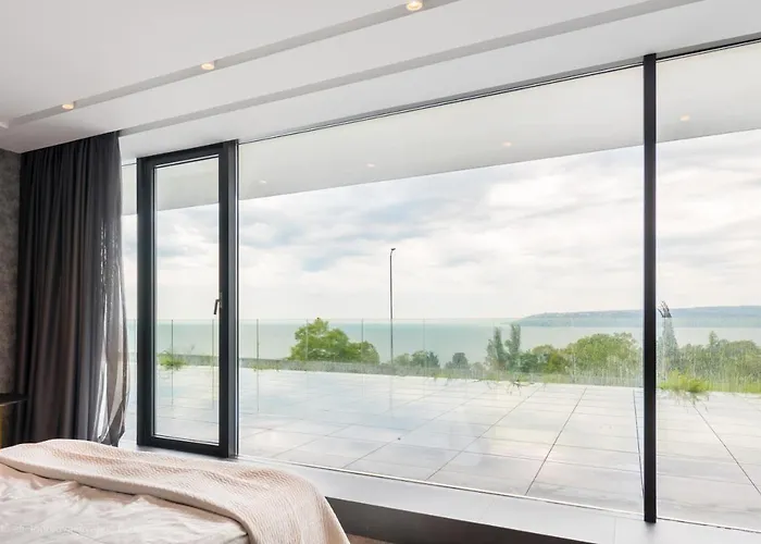 Хотел Lotus Luxury