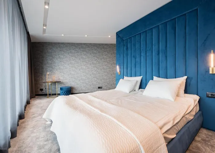 Хотел Lotus Luxury *