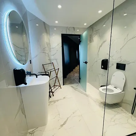 Lotus Luxury 瓦爾納