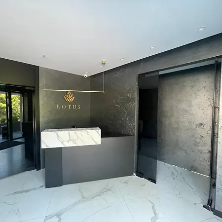 Lotus Luxury 瓦爾納