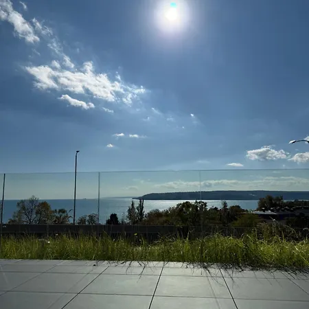 Lotus Luxury 酒店 *