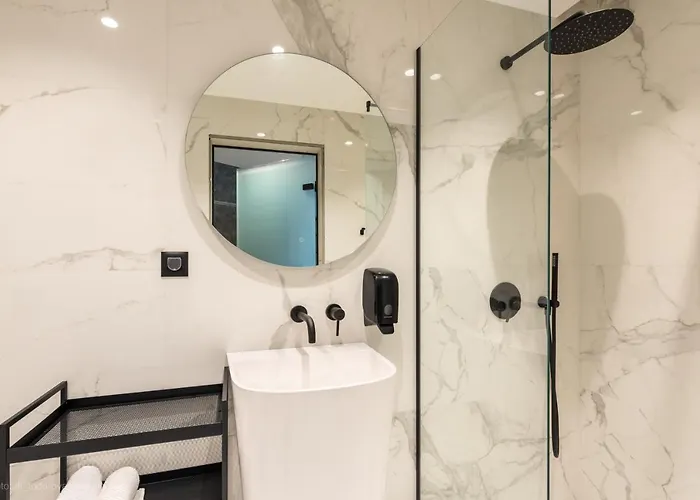 Lotus Luxury * فارنا