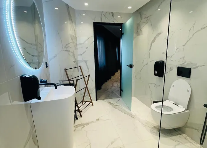 Lotus Luxury فارنا