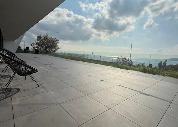 Lotus Luxury * فارنا